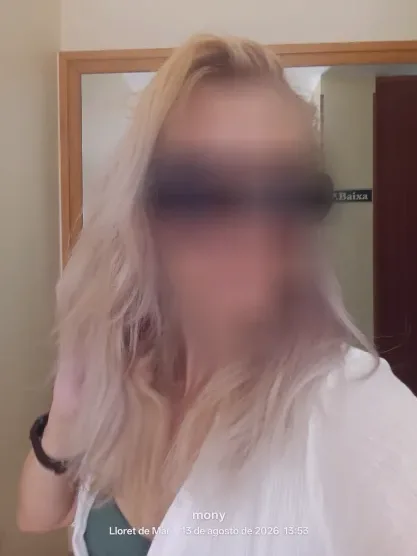 Andrea, 39