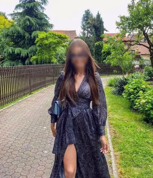 Büsra, 24