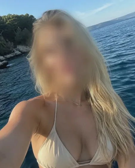 Carina, 27
