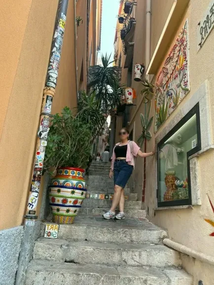 Daniela, 35