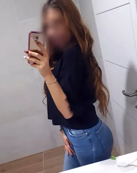 Emily, 28