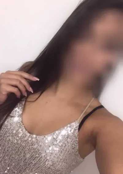 Leonie, 24