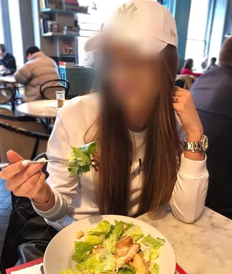 Lilly, 32