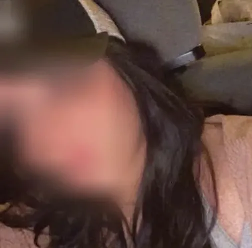 Manuela, 23