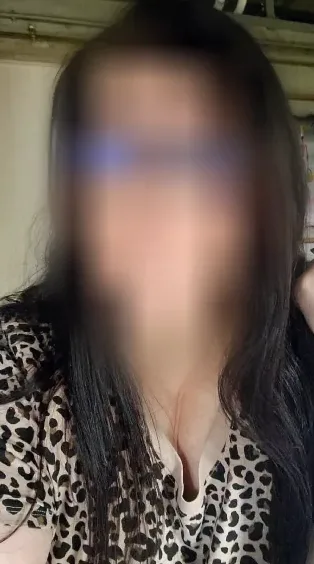 Nadine, 33