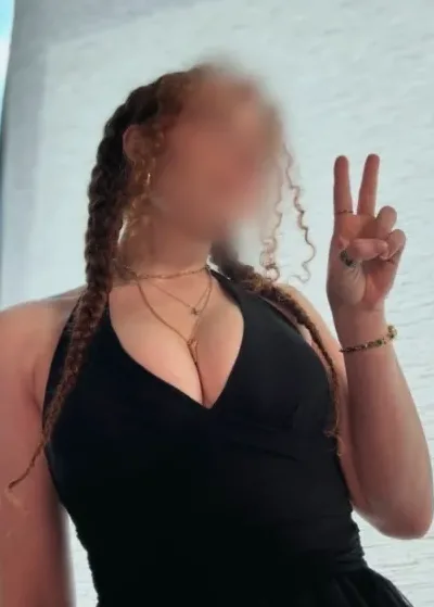 Nele, 25