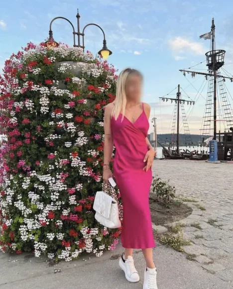 Nicole, 29