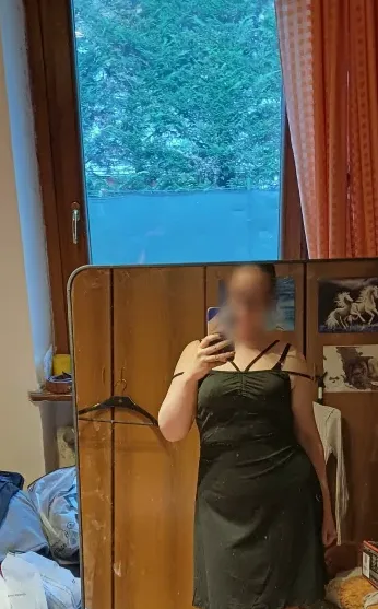 Nora, 27