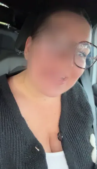 Paula, 27