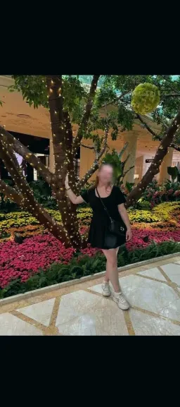 Sabrina, 25