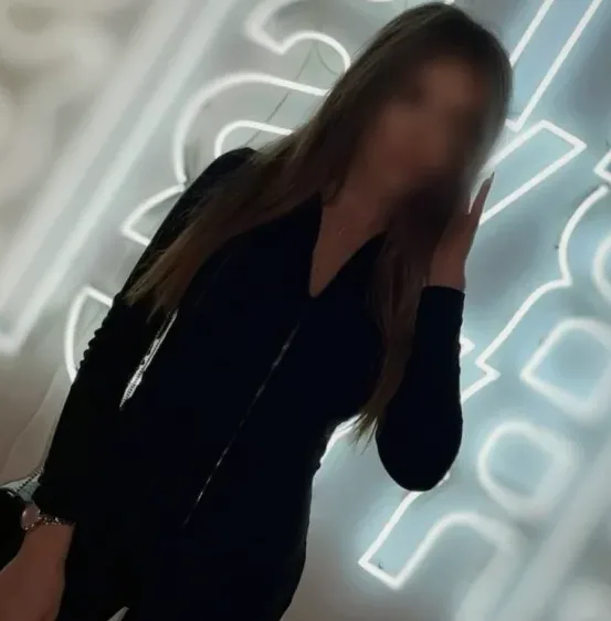 Sarah, 32