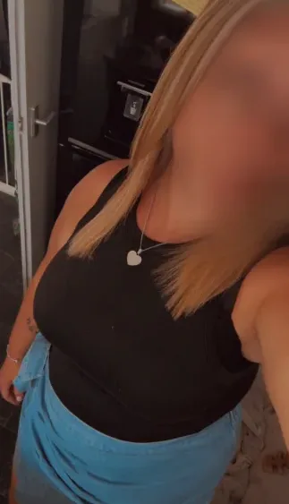 Sina, 28